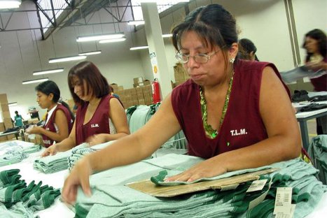 Gobierno oficializa alza de sueldo mínimo