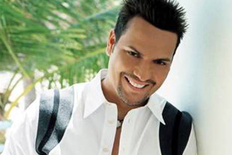 Víctor Manuelle 'en las nubes' por nuevo disco y cerca de cumplir 'misión personal'