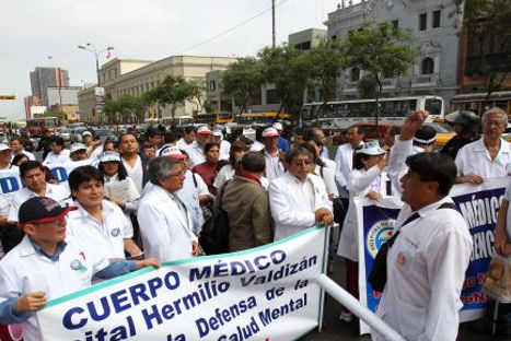 Trabajadores de Essalud  iniciarán huelga indefinida el 14 de septiembre