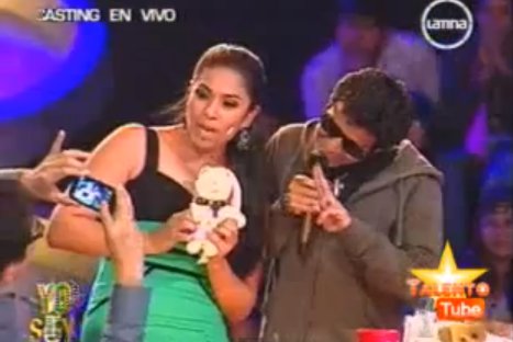 VIDEO: Imitador sorprende a Maricarmen Marín con regalo en 'Yo Soy'