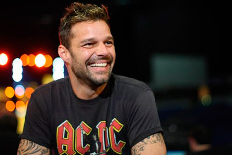 ¡Upps..! Ricky Martin se quedó en calzoncillos