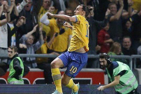 VIDEO: Ibrahimovic marcó increíble gol de chalaca fuera del área