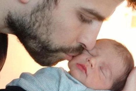 Shakira compartió la primera imagen de su bebé junto a Gerard Piqué