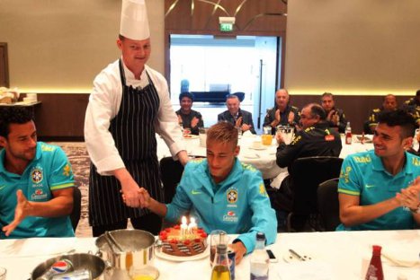 Neymar celebró sus 21 años junto a la selección brasileña – FOTOS