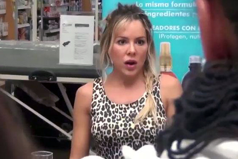 Modelo colombiana asegura que comer pollo causa homosexualidad - VIDEO