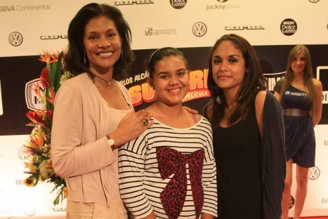 'Estrellas' desfilaron por alfombra roja en estreno de 'Asu Mare' – FOTOS