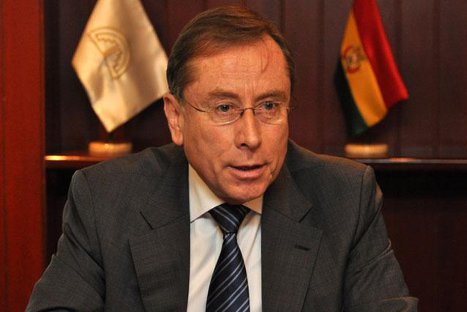 Denuncian que embajador ecuatoriano agredió a dos mujeres