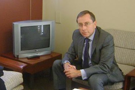 Embajador ecuatoriano en Lima pidió disculpas por 'incidente' con mujeres peruanas