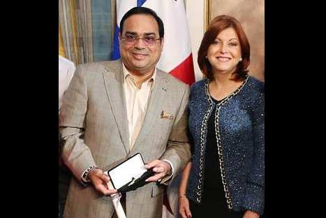 Gilberto Santa Rosa recibió 'La llave de la Ciudad' de Panamá