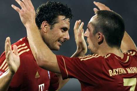 La 'pelea' de Claudio Pizarro y Franck Ribery por la Copa Alemana – VIDEO