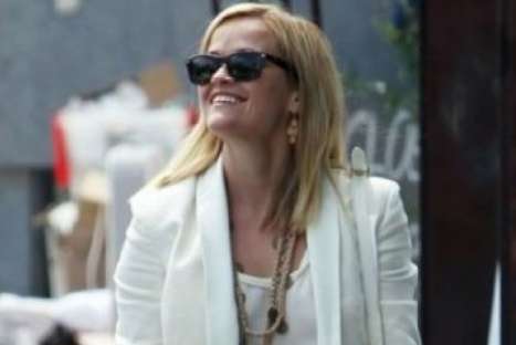 Reese Witherspoon mostró 'más de la cuenta' accidentalmente – VIDEO
