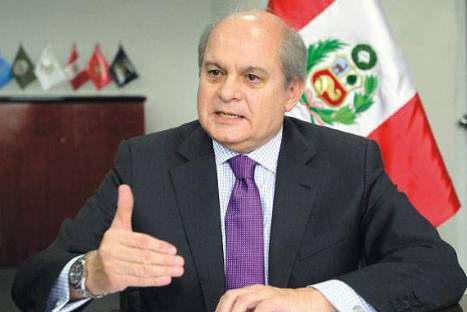 Difunden 'chuponeo' telefónico a ministro de Defensa Pedro Cateriano