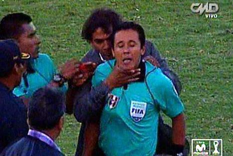 Franco Navarro tomó al árbitro 'por el cuello' durante encuentro Melgar-Universitario - VIDEO