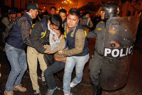 Cientos de ciudadanos salieron a marchar por las calles del Centro de Lima