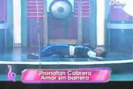 Cantante peruano sufrió ataque de epilepsia en programa de T.V boliviano - VIDEO
