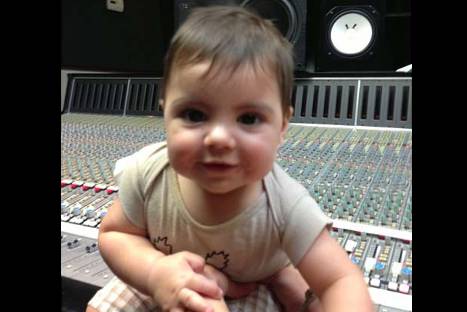 Shakira compartió tiernas imágenes de su hijo Milan en el estudio – FOTOS