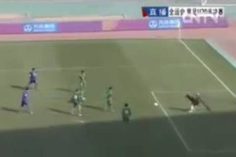 ¿Es este el gol más ridículo en la historia del fútbol? - VIDEO