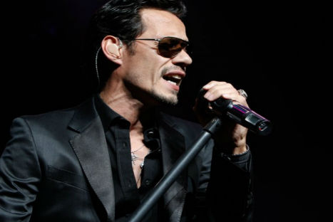 Marc Anthony ansioso por leer el libro de Jennifer López.