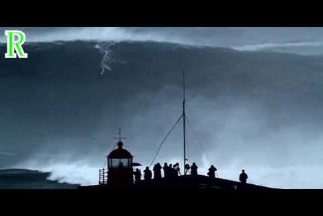 Surfista brasilero habría corrido la ola más gigante en Portugal - VIDEO