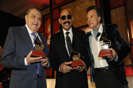 Oscar D'León fue homenajeado en los Premios Excelencia de los Grammys
