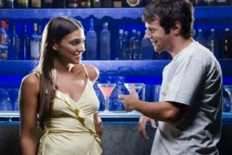 Conozca las técnicas que usan los hombres para conquistar a una mujer