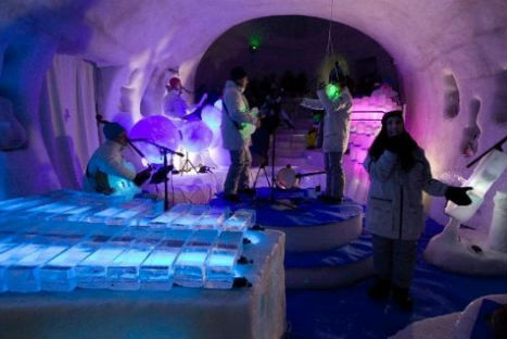 Increíble: construyen instrumentos musicales a base de hielo-VIDEO