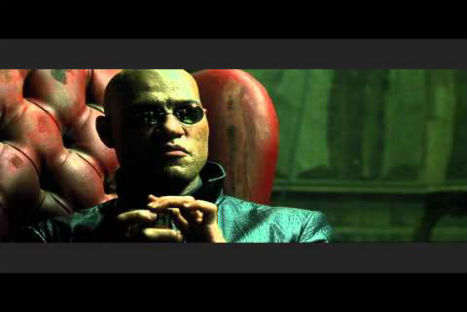 Morfeo de 'Matrix' vuelve en un divertido comercial -VIDEO