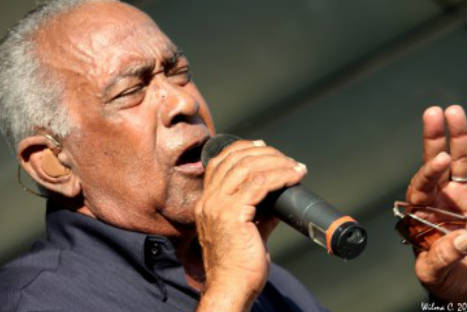 Rinden honores a Cheo Feliciano en su sepelio