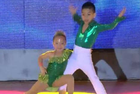 Conoce a los 'mini reyes' de la salsa -VIDEO
