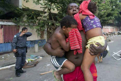 La otra cara del mundial: desalojan a residentes de las favelas en Brasil-FOTOS La otra cara del mundial: desalojan a residentes de las favelas en Brasil-FOTOS