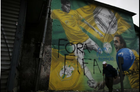 Mira los 'Graffitis' en contra del Mundial en Brasil.