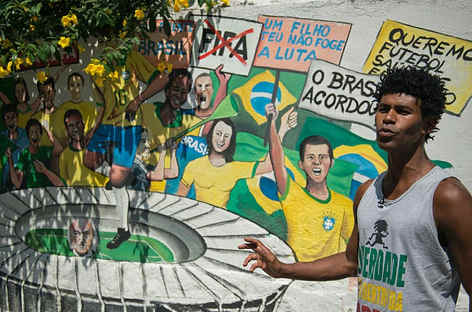 Mira los 'Graffitis' en contra del Mundial en Brasil.