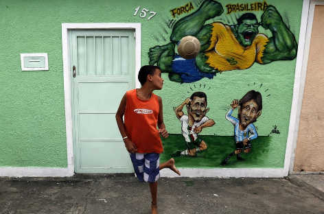 Mira los 'Graffitis' en contra del Mundial en Brasil.