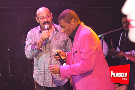 ¡Mira a El Canario y el Faraón de la Salsa cantando ¡Mira a El Canario y el Faraón de la Salsa cantando