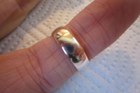 Novio convirtió una moneda en anillo para el día de su boda Novio convirtió una moneda en anillo para el día de su boda