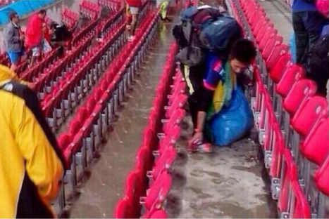Hinchas japoneses limpiaron el estadio de Brasil Hinchas japoneses limpiaron el estadio de Brasil