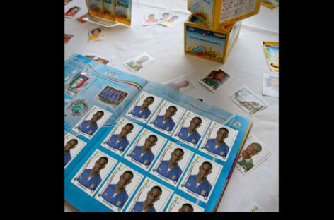 Mario Balotelli llenó su álbum solo con figuritas suyas