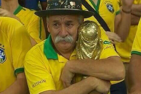 El conmovedor final que le dio este 'viejito' a la derrota de Brasil