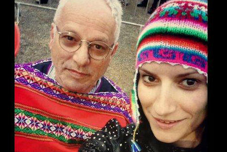 Laura Pausini comparte selfie con un chullo (FOTOS)