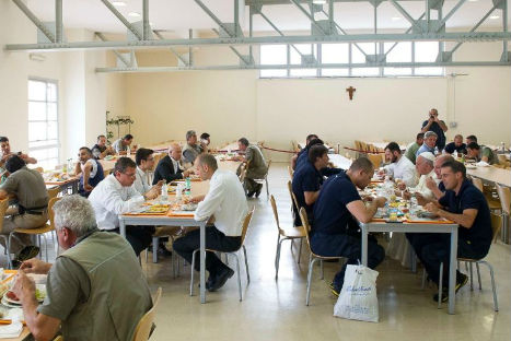Papa Francisco almorzó como un empleado más del Vaticano (FOTOS) Papa Francisco almorzó como un empleado más del Vaticano (FOTOS)