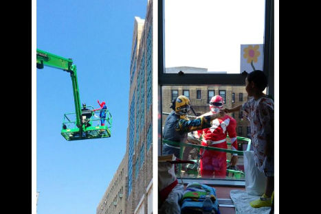 Limpiadores de ventanas se disfrazaron de superhéroes para entretener a niños hospitalizados (FOTOS) Limpiadores de ventanas se disfrazaron de superhéroes para entretener a niños hospitalizados (FOTOS)