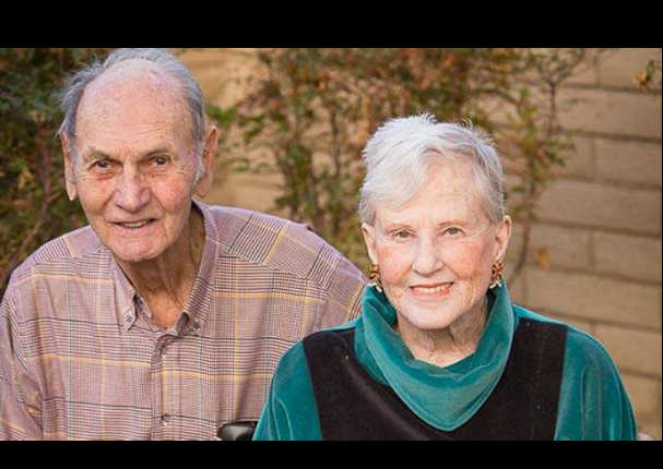 Conmovedor: Pareja de ancianos fallecen tomados de la mano (FOTOS)