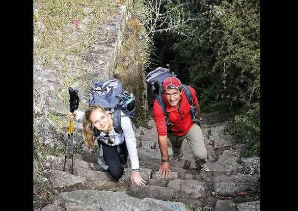 Antonio Banderas y su hija no pudieron evitar llorar al ver Machu Picchu Antonio Banderas y su hija no pudieron evitar llorar al ver Machu Picchu