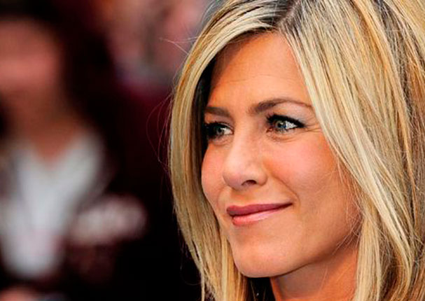 Jennifer Aniston revela su peso y critica las cirugías plásticas