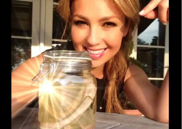 Thalía presume en redes sociales las 'costillas' que se sacó (FOTOS)