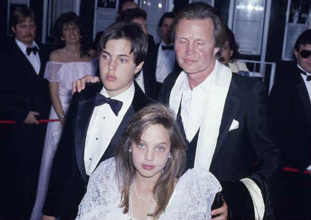 ¿Quién crees que es esta tierna bebé? ¡Descúbrelo en 10 fotos inéditas!