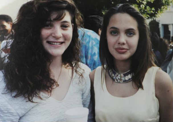 ¿Quién crees que es esta tierna bebé? ¡Descúbrelo en 10 fotos inéditas!