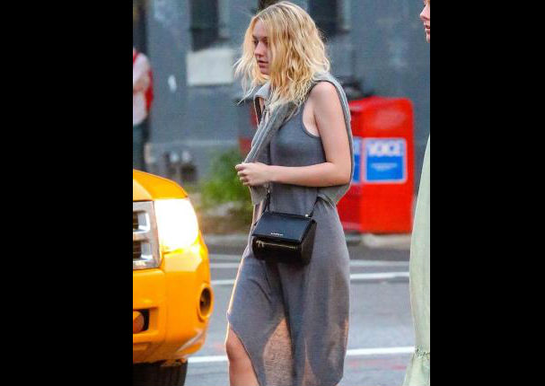 Mira el desaliñado look que luce la niña de la película 'Mi Nombre es Sam' (FOTOS)