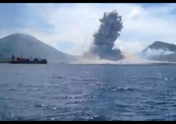 Mira la sorprendente erupción de un volcán en África (VIDEO)