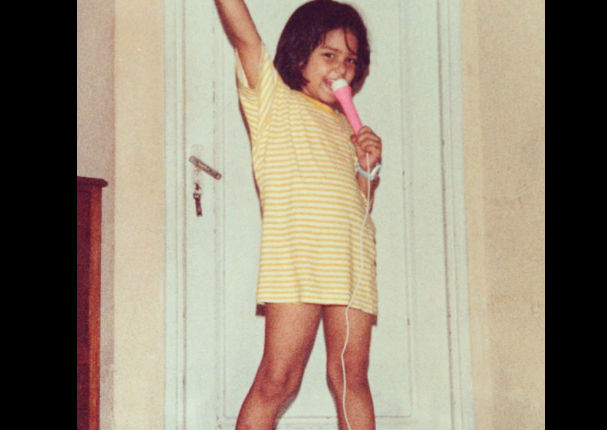 Mira la tierna foto que compartió Karen Schwarz de su infancia (FOTO)